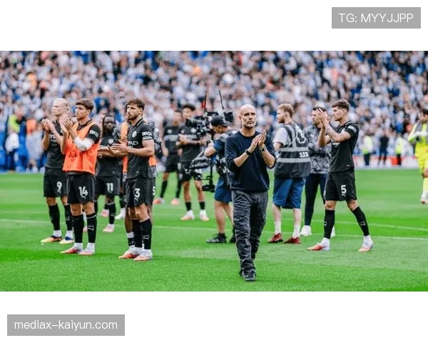 天空体育：瓜迪奥拉在训练中试验3-2-4-1阵型，以应对马竞的高位压迫